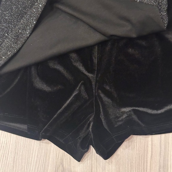 Francesca’s Black Velvet & Silver Glitter Long Sleeve Romper - Picture 5 of 11